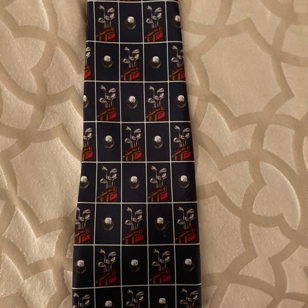 NWOT. Golf tie by MAX RAAB
